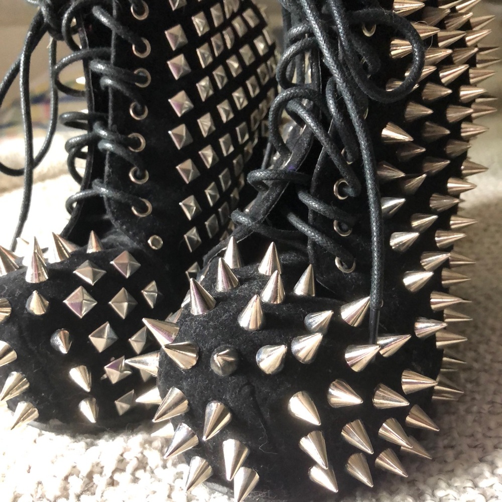 Spiked velvet black biker boots